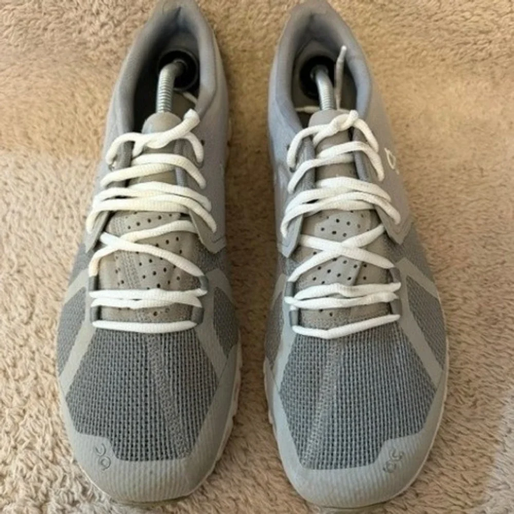 On Cloud Running Shoes Sneakers Mens 11.5 Gray Lightweight Athletic Trainers